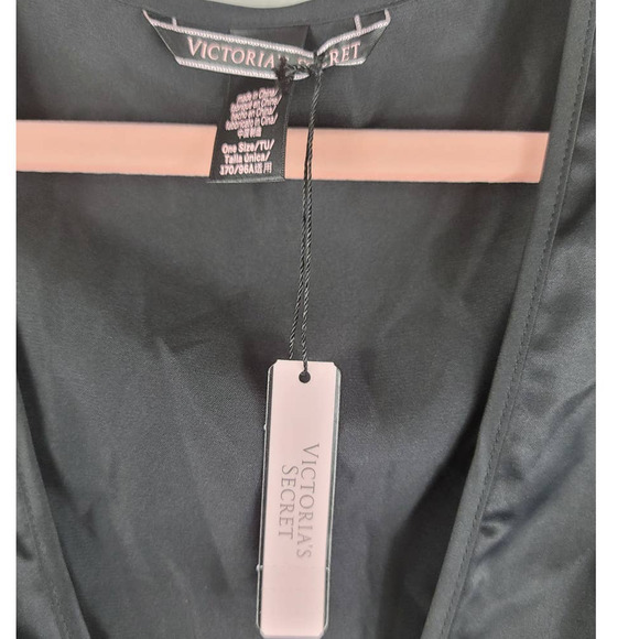 Victoria Secret Love Black Silky Robe OSFM NWT MSRP $58 - Picture 4 of 7